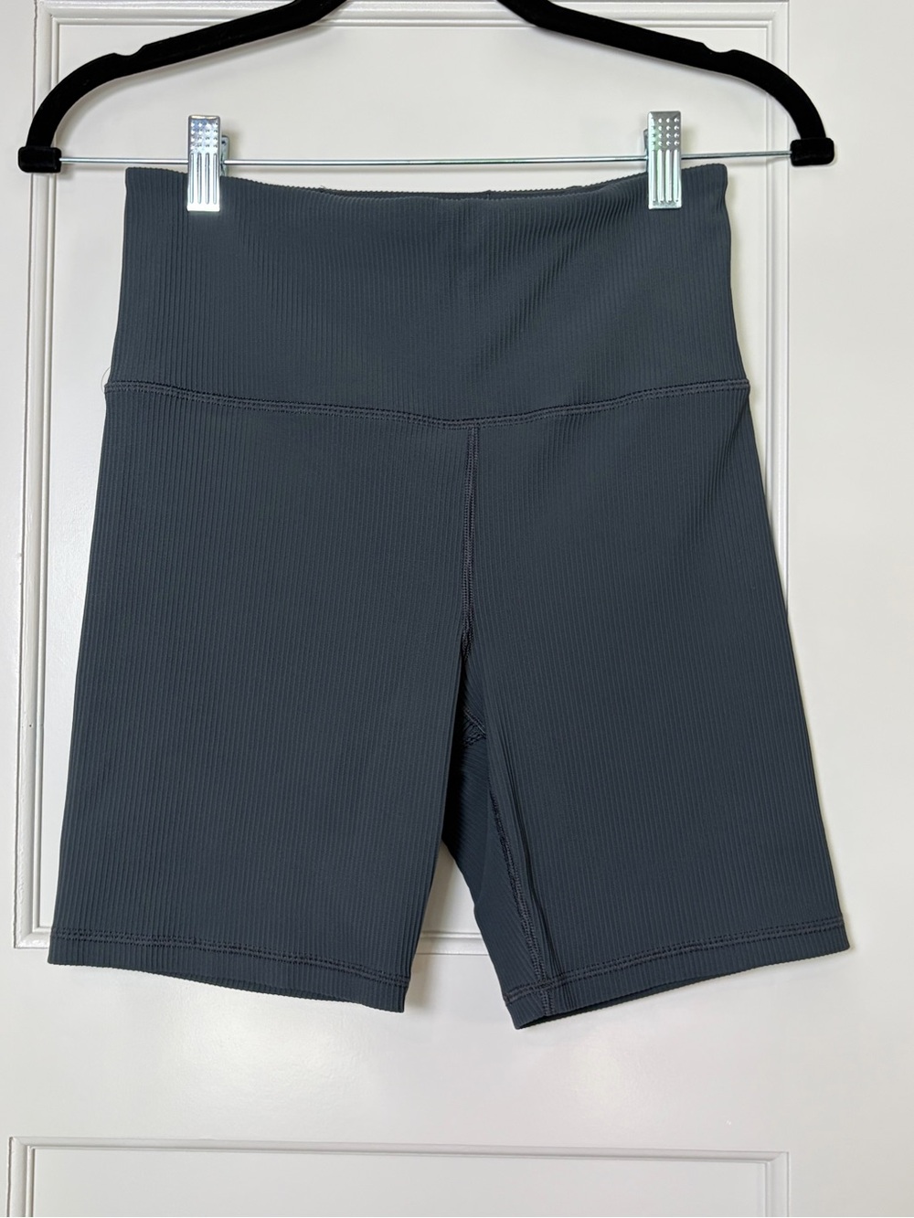 Athleta Elation Rib 7" Shorts (Med)